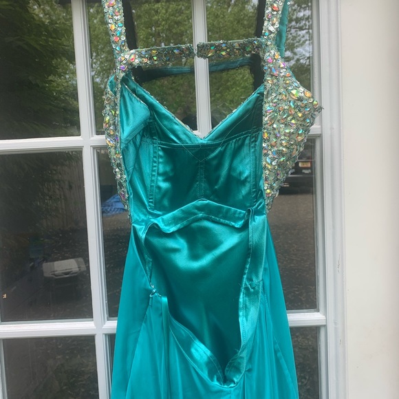 Beautiful blue sequin sweet sixteen/ prom dress - Picture 5 of 7